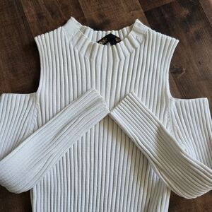 Chic Maje Lina Ribbed Paris Cold Shoulder Top Sweater - Size 1 (Small, 36) White